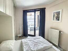 Apartment Near Albert Beach With Terrace