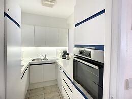 Apartment Near Albert Beach With Terrace