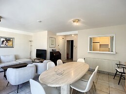 Apartment Near Albert Beach With Terrace