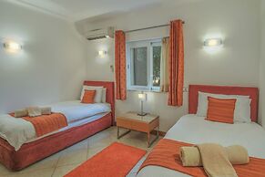 Monte Laranja Apt in Lagos