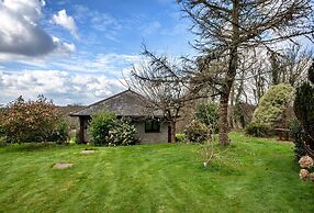 Bungalow in Cornwall With Orchard Views
