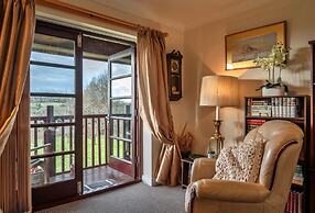 Bungalow in Cornwall With Orchard Views