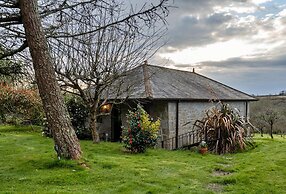 Bungalow in Cornwall With Orchard Views