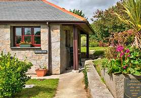 Bungalow in Cornwall With Orchard Views