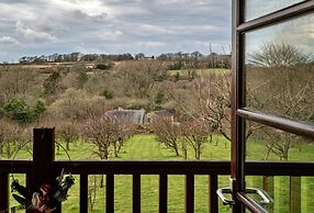 Bungalow in Cornwall With Orchard Views