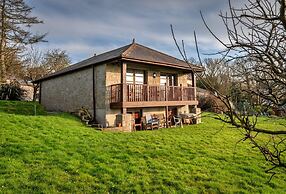 Bungalow in Cornwall With Orchard Views