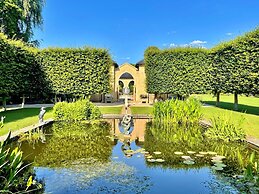 Cottage in Cotswolds With Private Pool Access