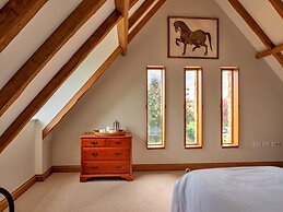 Cottage in Cotswolds With Private Pool Access