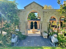 Cottage in Cotswolds With Private Pool Access