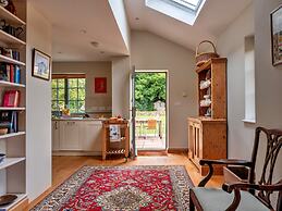 Cottage in Cotswolds With Private Pool Access