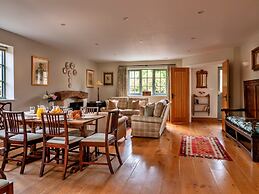Cottage in Cotswolds With Private Pool Access