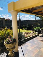 Serenity Heights Backpackers Lodge
