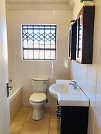 Serenity Heights Backpackers Lodge