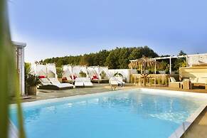 Beachside House in Kopan With Heated Pool