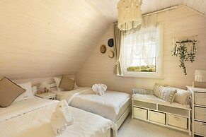 Beachside House in Kopan With Heated Pool