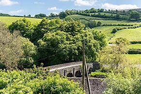 Charming Holiday Cottage in Wirthypool, No Deposit