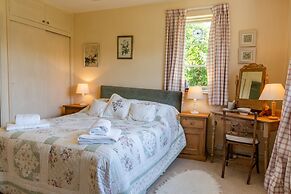 Charming Holiday Cottage in Wirthypool, No Deposit
