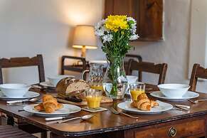 Charming Holiday Cottage in Wirthypool, No Deposit