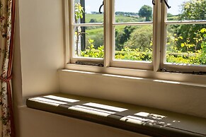 Charming Holiday Cottage in Wirthypool, No Deposit