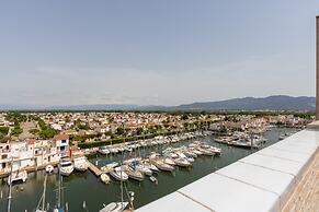 3-bedroom Apartment With sea View