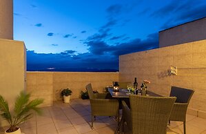 3-bedroom Apartment With sea View