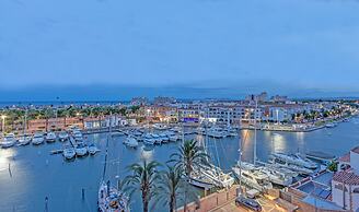 3-bedroom Apartment With sea View