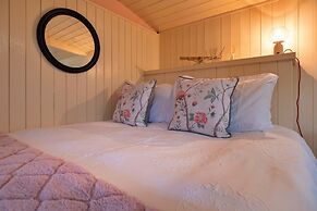 Glamping in Northamptonshire Near Cotswolds