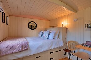 Glamping in Northamptonshire Near Cotswolds
