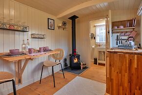 Glamping in Northamptonshire Near Cotswolds