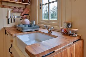 Glamping in Northamptonshire Near Cotswolds
