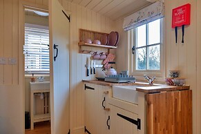 Glamping in Northamptonshire Near Cotswolds