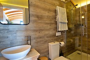 Lodge in Cornwall With Widemouth Bay Views