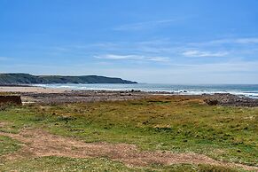 Lodge in Cornwall With Widemouth Bay Views