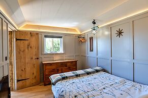 Lodge in Cornwall With Widemouth Bay Views