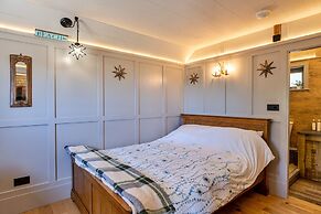 Lodge in Cornwall With Widemouth Bay Views