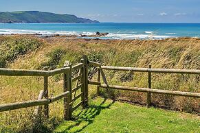 Lodge in Cornwall With Widemouth Bay Views