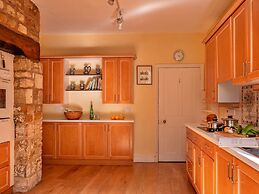 Cottage in Kingham With Private Pool Access