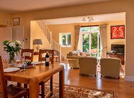 Cottage in Kingham With Private Pool Access