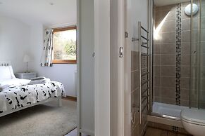Coastal Retreat on Wales Path With Sea Views