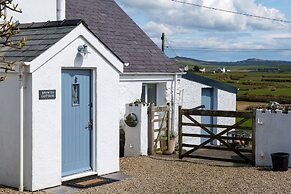 Coastal Retreat on Wales Path With Sea Views