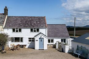 Coastal Retreat on Wales Path With Sea Views