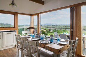 Coastal Retreat on Wales Path With Sea Views