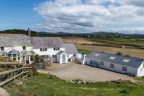 Coastal Retreat on Wales Path With Sea Views