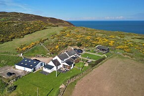 Coastal Retreat on Wales Path With Sea Views