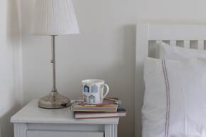 Coastal Retreat on Wales Path With Sea Views