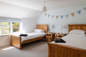 Coastal Retreat on Wales Path With Sea Views