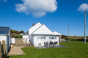 Coastal Retreat on Wales Path With Sea Views