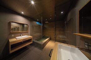 The Bergamot Hakuba