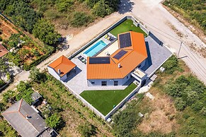 Villa With Private Illuminated Pool