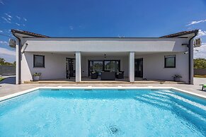 Villa With Private Illuminated Pool